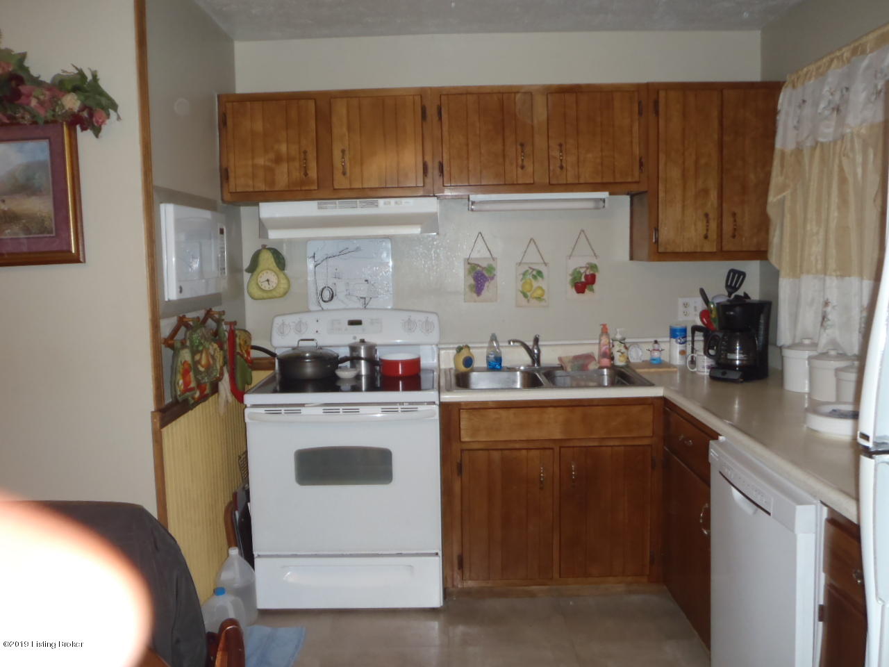565 Beechland Road Louisville, KY 40229 - Photo 10 of 26 P1010018