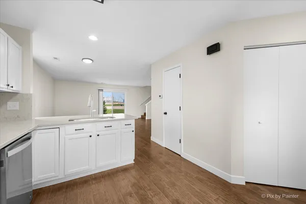 $1,900 | 1737 West Chrysler Drive, Belvidere, IL 61008