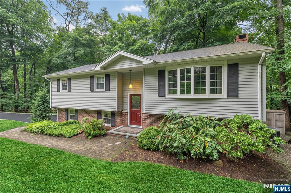 72 Smokey Ridge Road Ringwood, NJ 07456 - Photo 2 of 24
