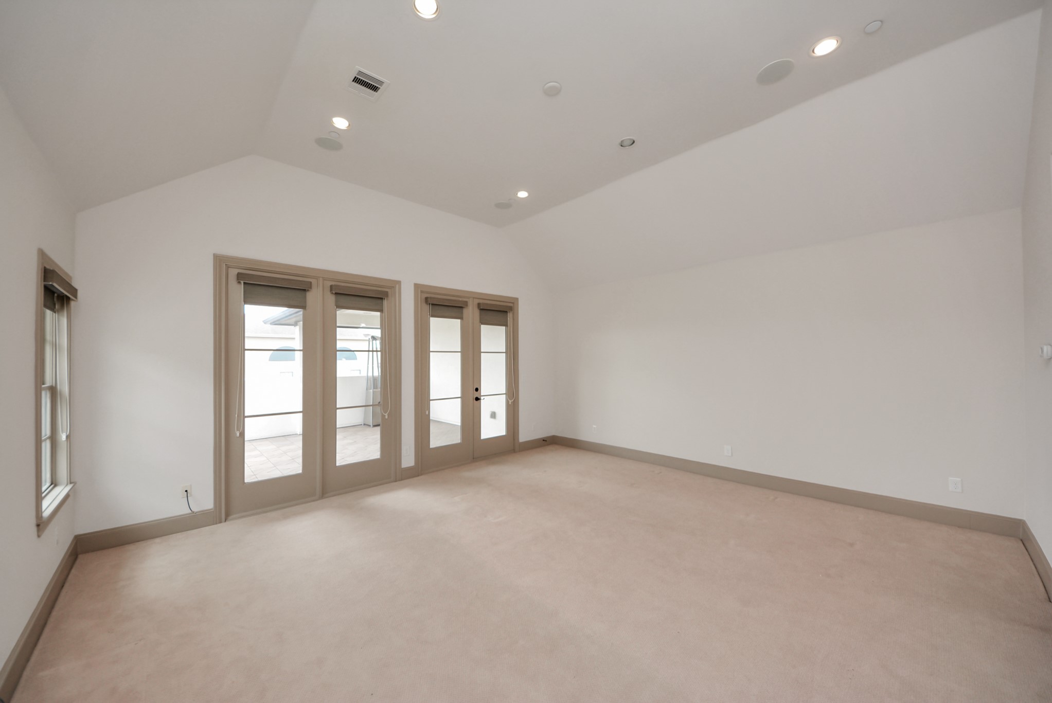 314 West Clay Street Houston, TX 77019 - Photo 39 of 44 an empty room with windows