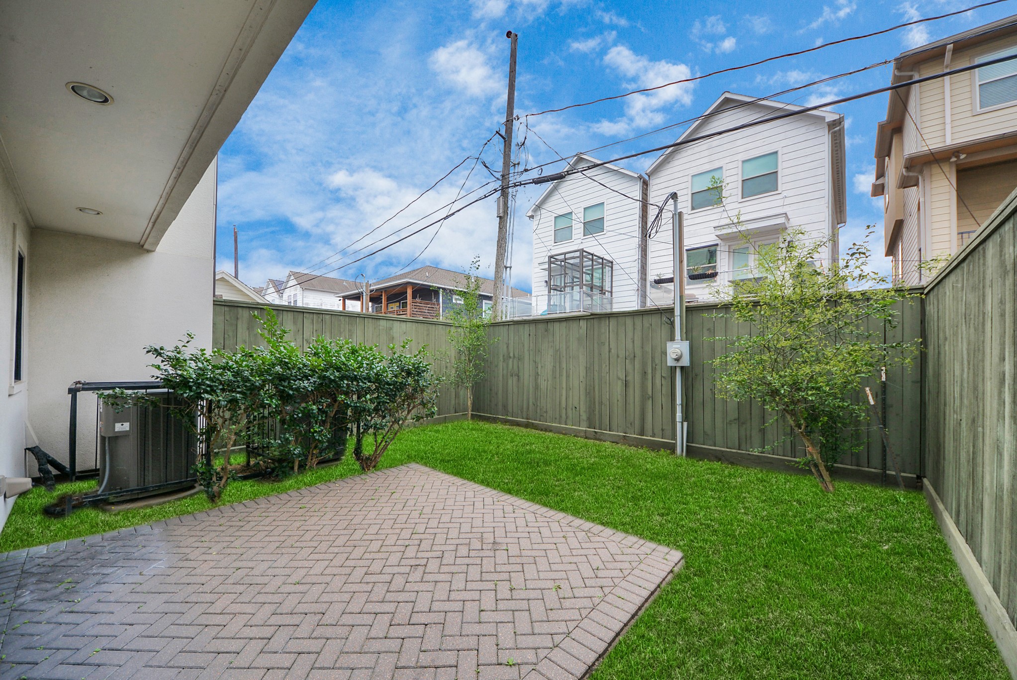 314 West Clay Street Houston, TX 77019 - Photo 42 of 44 a view of a back yard of the house