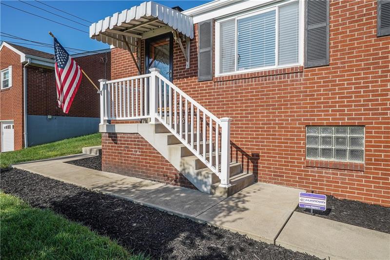 112 Flicker Drive McKees Rocks, PA 15136 - Photo 3 of 25 Gallery Image 3