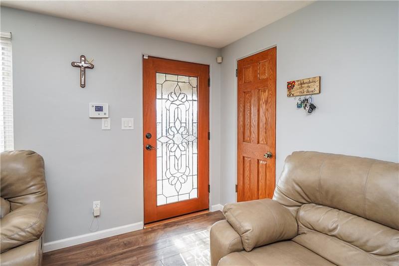 112 Flicker Drive McKees Rocks, PA 15136 - Photo 4 of 25 Gallery Image 4