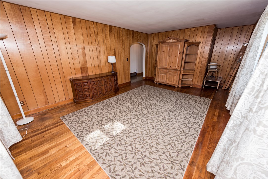 40 Long Meadow Road Portsmouth, RI 02871 - Photo 11 of 32 Living Room
