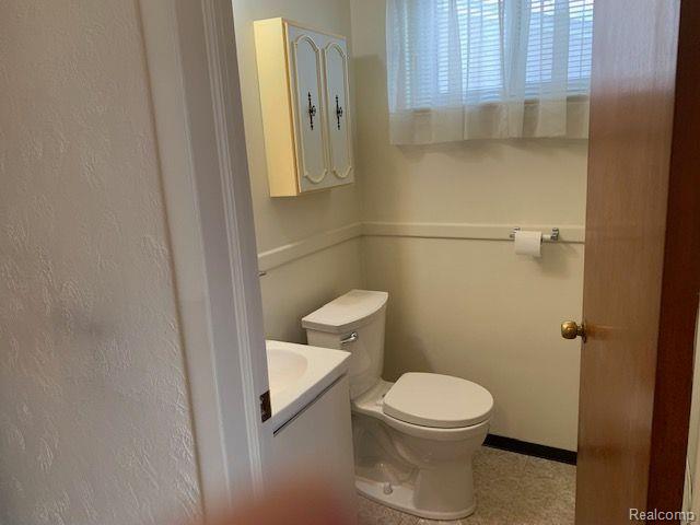 11238 Canal Road Sterling Heights, MI 48314 - Photo 15 of 26 Primary bedroom 1/2 bath