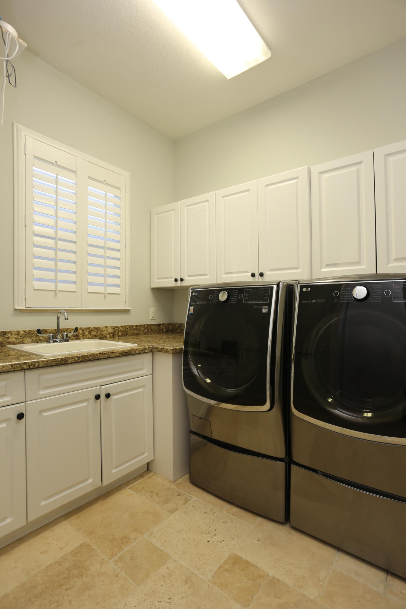 8635 Sawpine Road Delray Beach, FL 33446 - Photo 64 of 73 SINK