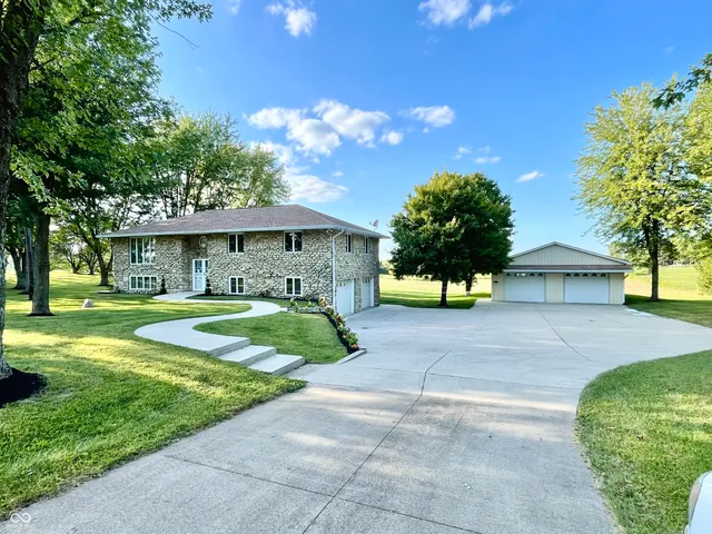 $459,900 | 164 West 1450th Street North, Summitville, IN 46070