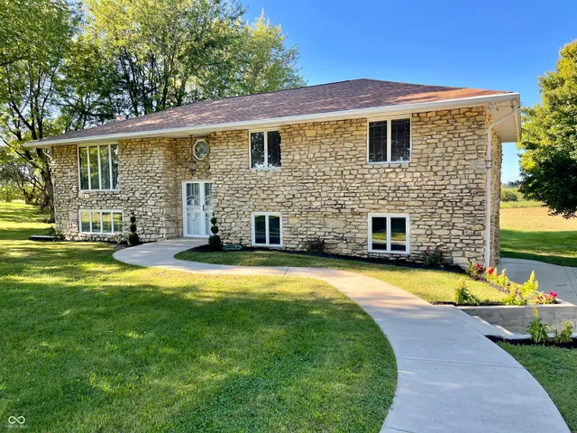 $459,900 | 164 West 1450th Street North, Summitville, IN 46070