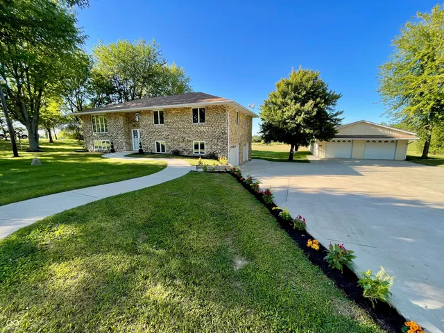 $459,900 | 164 West 1450th Street North, Summitville, IN 46070