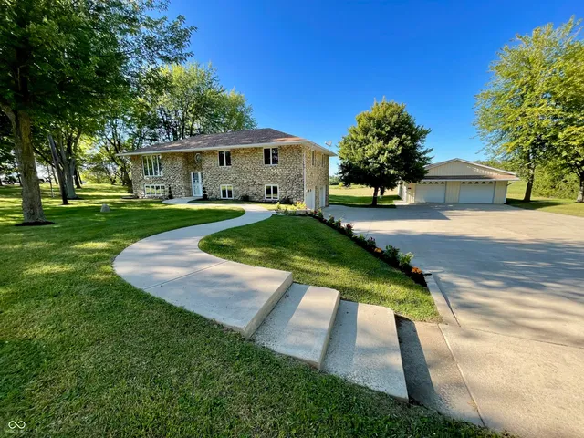 $459,900 | 164 West 1450th Street North, Summitville, IN 46070