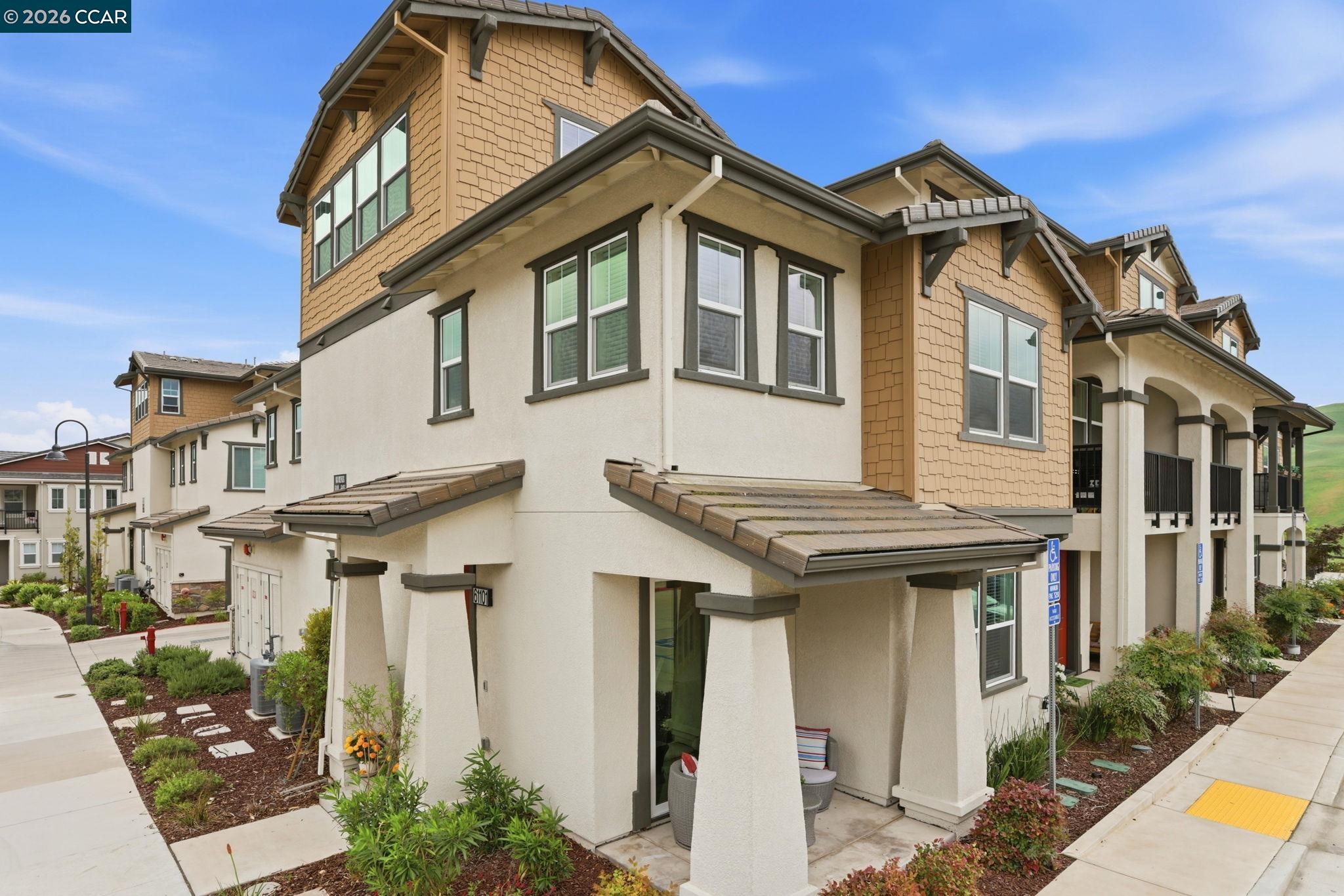 61101 Via Vicenza San Ramon, CA 94583 - Photo 3 of 40