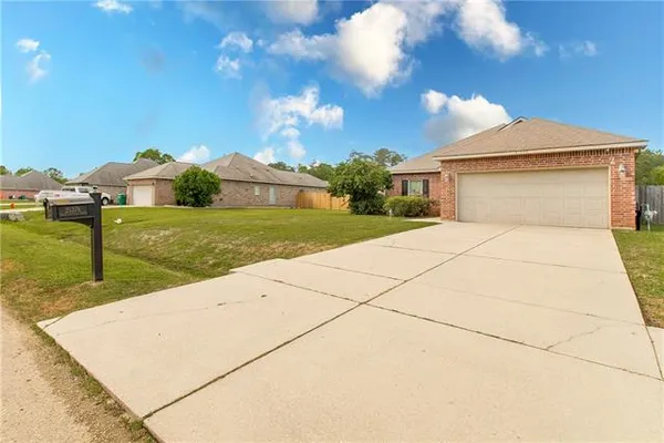 $210,000 | 21376 Beau Chateau Boulevard, Ponchatoula, LA 70454