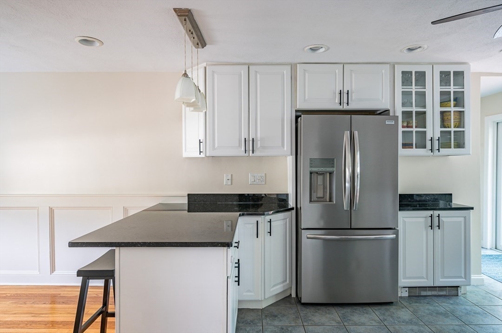 10 Richards Road Weymouth, MA 02189 - Photo 9 of 40