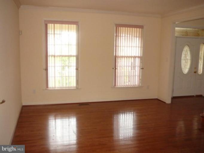13004 Cadwalladers Vision Drive Bowie, MD 20720 - Photo 2 of 10 Living Room