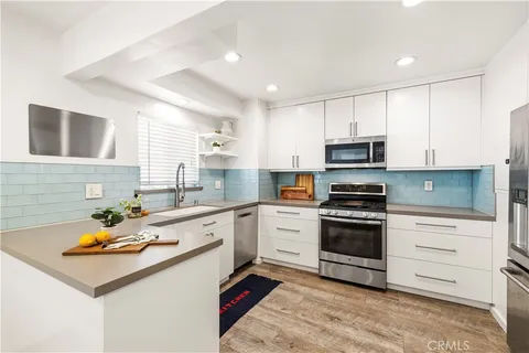 $699,000 | 14238 Dickens Street, Unit 4, Sherman Oaks, CA 91423