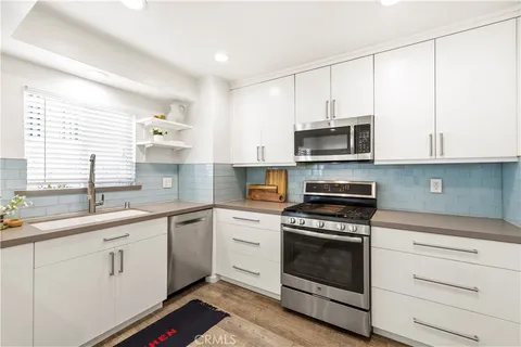 $699,000 | 14238 Dickens Street, Unit 4, Sherman Oaks, CA 91423