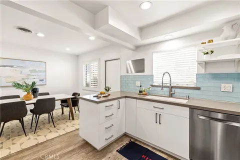 $699,000 | 14238 Dickens Street, Unit 4, Sherman Oaks, CA 91423