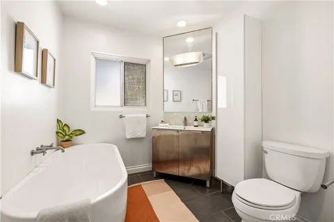 $699,000 | 14238 Dickens Street, Unit 4, Sherman Oaks, CA 91423