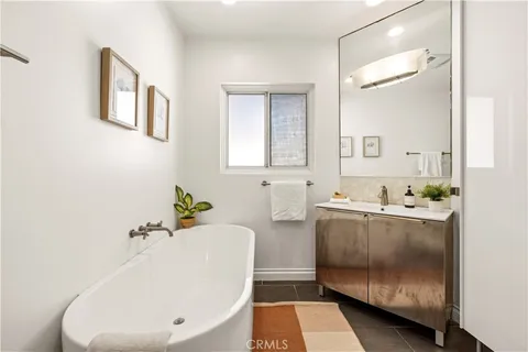 $699,000 | 14238 Dickens Street, Unit 4, Sherman Oaks, CA 91423