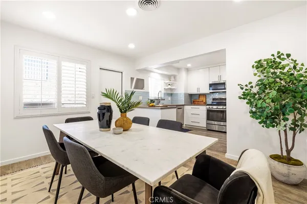$699,000 | 14238 Dickens Street, Unit 4, Sherman Oaks, CA 91423