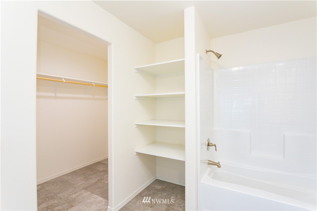 3116 Creasey Road Custer, WA 98240 - Photo 15 of 28 a bathroom with a bathtub