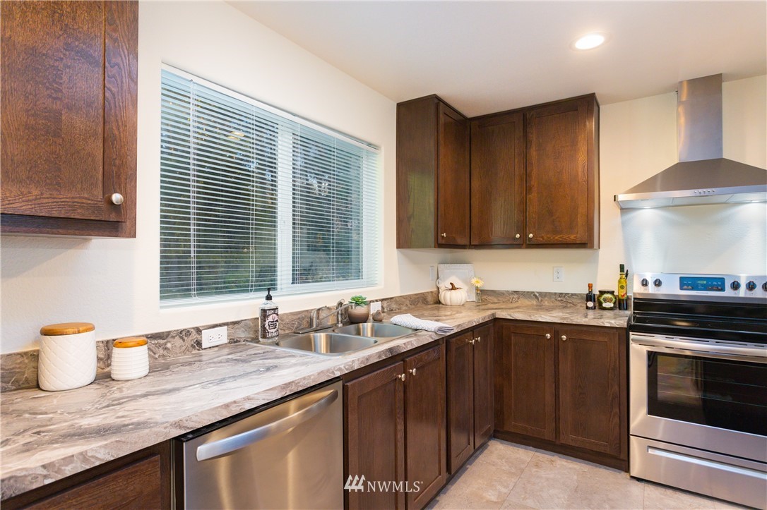 3116 Creasey Road Custer, WA 98240 - Photo 10 of 28 a kitchen with granite countertop a sink stove and cabinets
