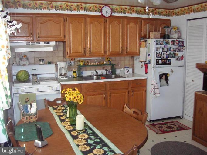 3235 Kessler Road Halethorpe, MD 21227 - Photo 3 of 11 Kitchen