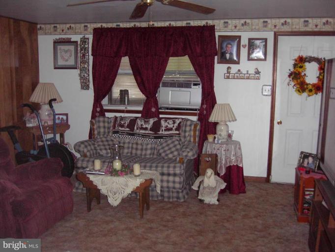 3235 Kessler Road Halethorpe, MD 21227 - Photo 4 of 11 Living Room