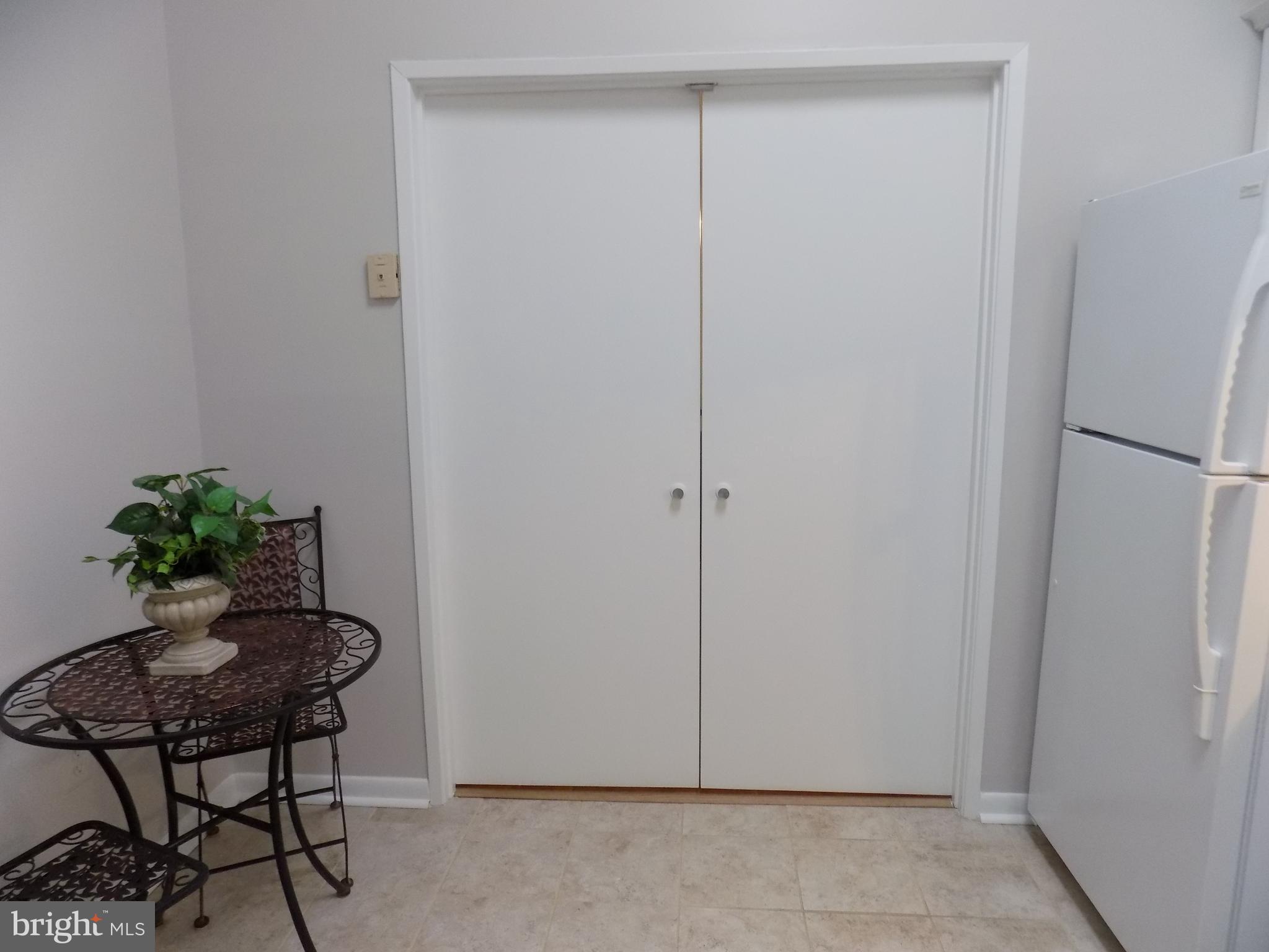 11564 Rolling Green Court, Unit 101 Reston, VA 20191 - Photo 17 of 71 Doors from kitchen to dining room can be closed