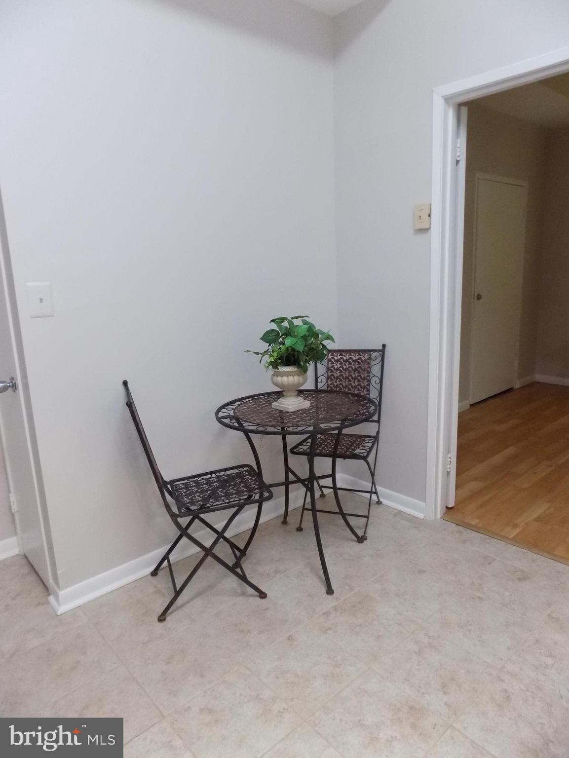 11564 Rolling Green Court, Unit 101 Reston, VA 20191 - Photo 27 of 71 Kitchen with eat in space