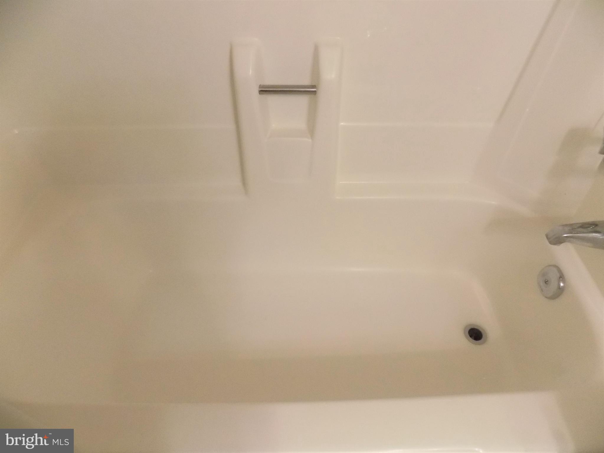 11564 Rolling Green Court, Unit 101 Reston, VA 20191 - Photo 33 of 71 Secondary bathroom