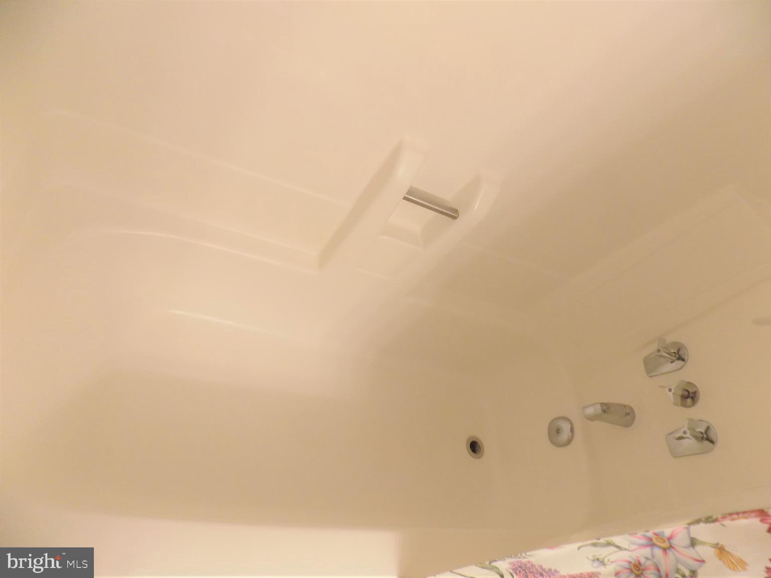 11564 Rolling Green Court, Unit 101 Reston, VA 20191 - Photo 48 of 71 Master bathroom