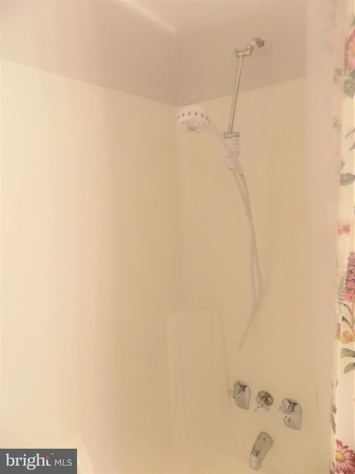 11564 Rolling Green Court, Unit 101 Reston, VA 20191 - Photo 49 of 71 Master bathroom