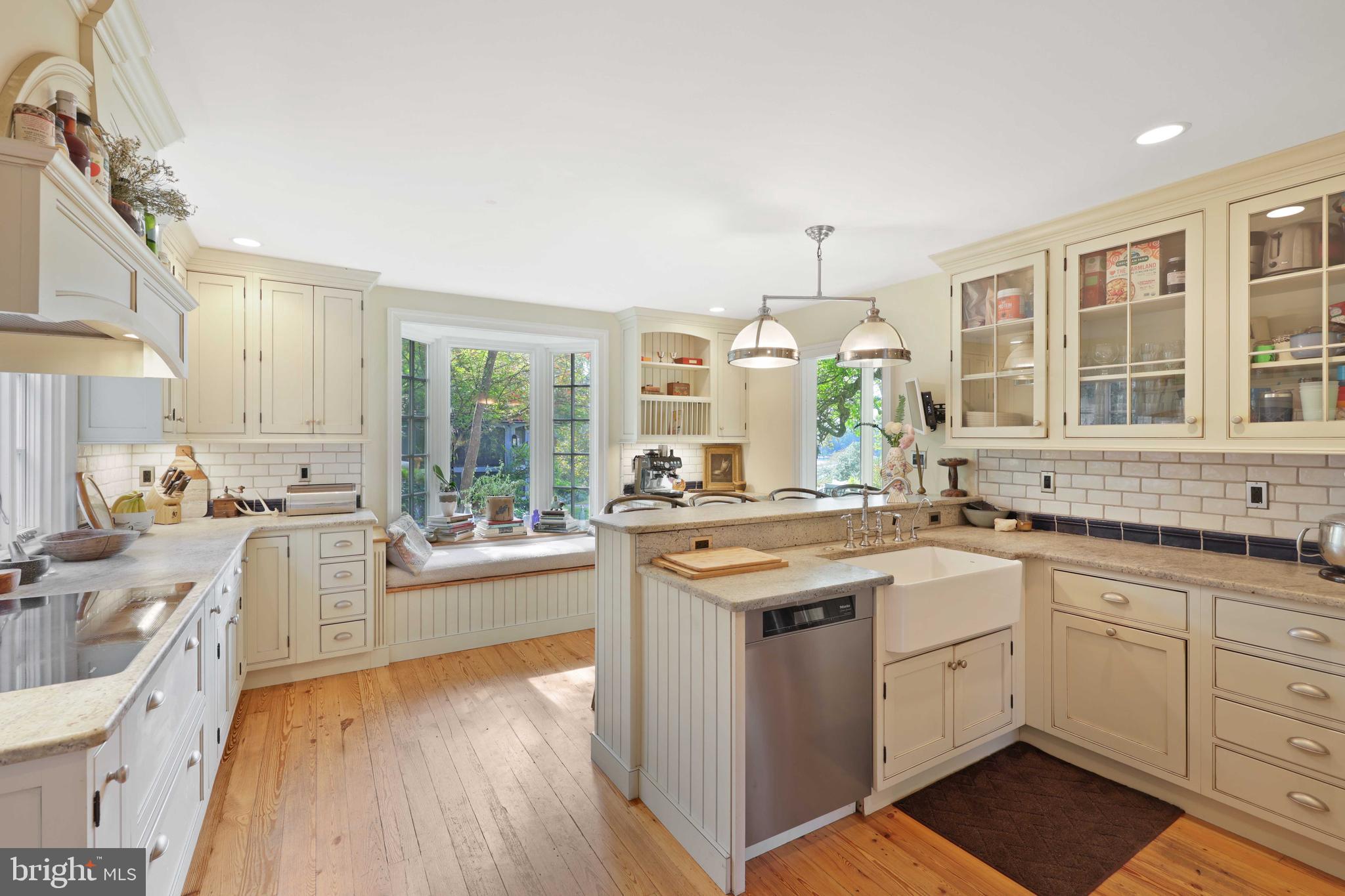 26 Windward Drive Severna Park, MD 21146 - Photo 19 of 48 Beautiful details and cozy window seat