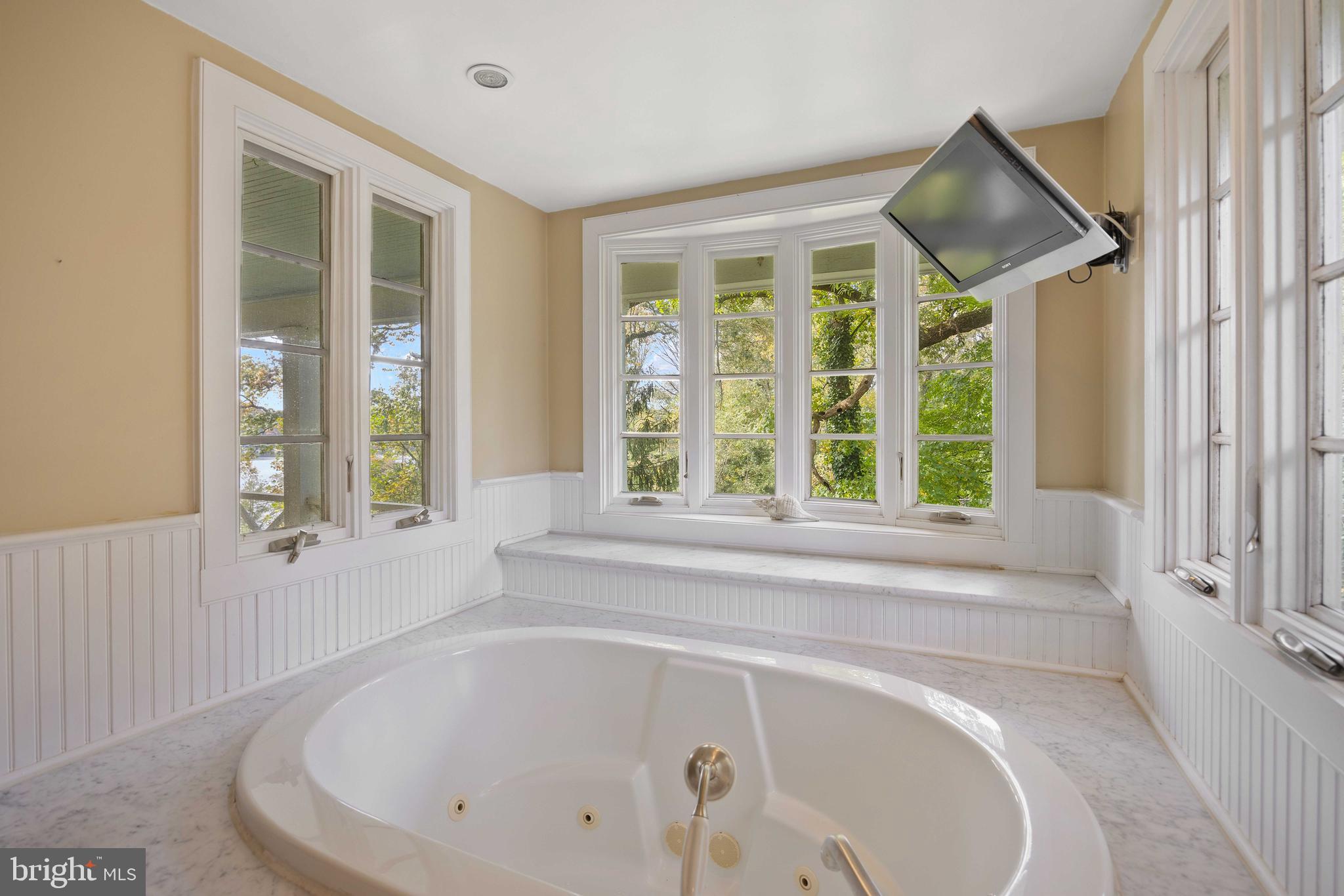 26 Windward Drive Severna Park, MD 21146 - Photo 28 of 48 Ensuite tub with great views!