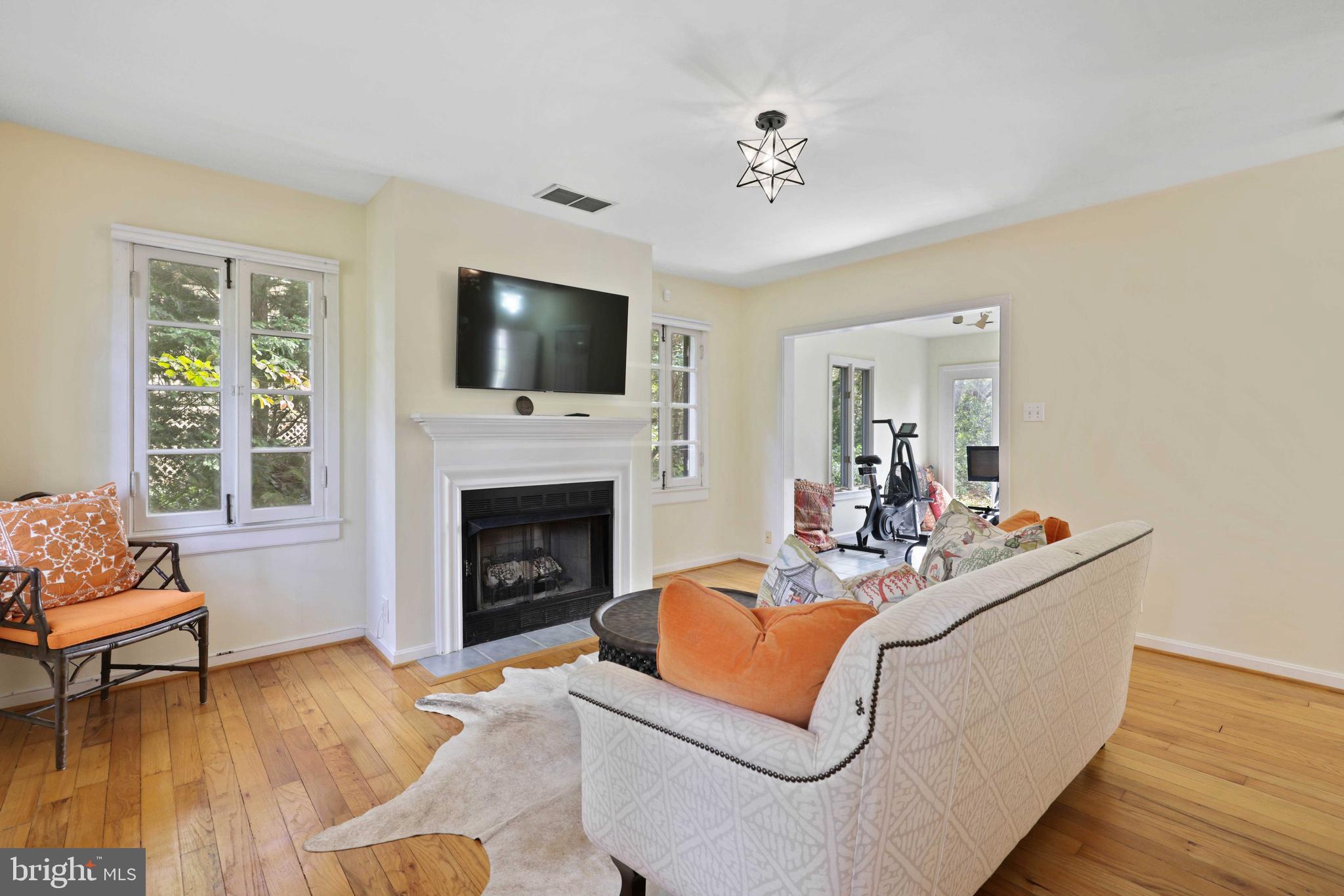 26 Windward Drive Severna Park, MD 21146 - Photo 32 of 48 Guest house above garage - Living Room
