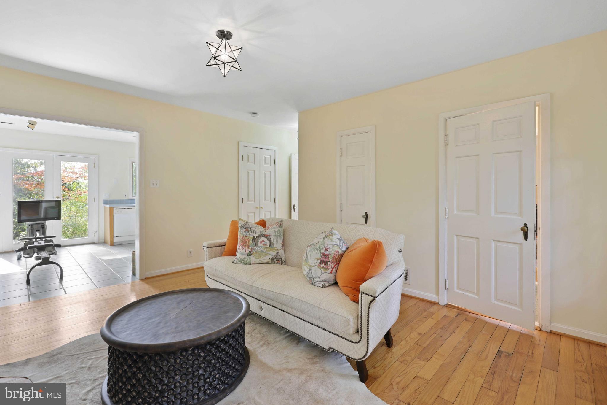 26 Windward Drive Severna Park, MD 21146 - Photo 33 of 48 Living Room