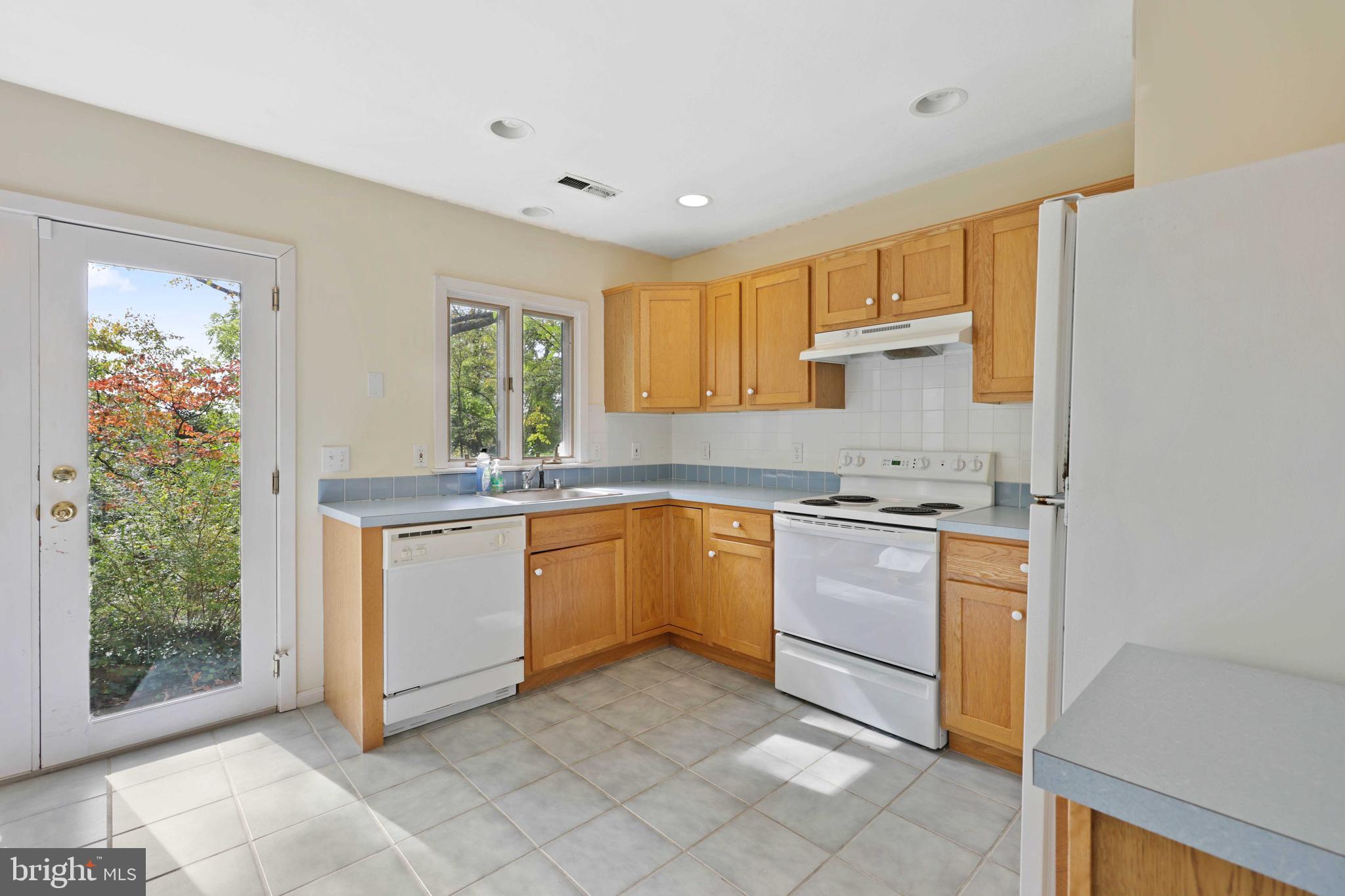 26 Windward Drive Severna Park, MD 21146 - Photo 34 of 48 Full Kitchen