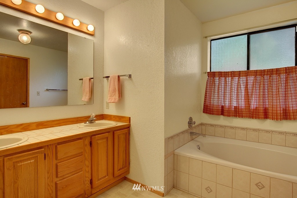 15452 Renton Issaquah Road Southeast Renton, WA 98059 - Photo 8 of 13