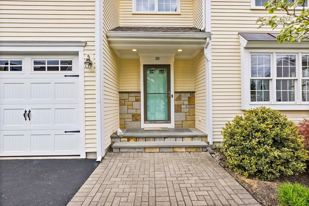 10 Weathervane Court Hingham, MA 02043 - Photo 2 of 30