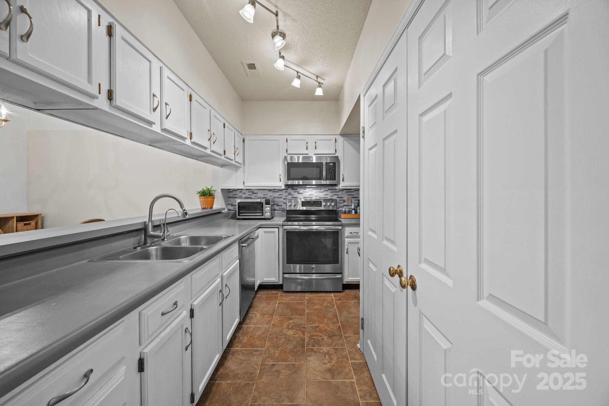 20119 Henderson Road, Unit M Cornelius, NC 28031 - Photo 19 of 33