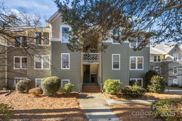 $285,000 | 20119 Henderson Road, Unit M, Cornelius, NC 28031