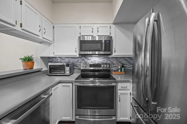 $285,000 | 20119 Henderson Road, Unit M, Cornelius, NC 28031