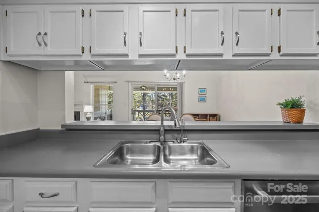 $285,000 | 20119 Henderson Road, Unit M, Cornelius, NC 28031