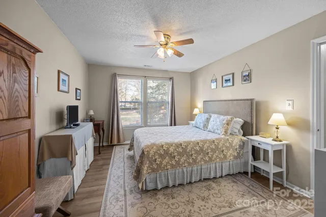 $285,000 | 20119 Henderson Road, Unit M, Cornelius, NC 28031