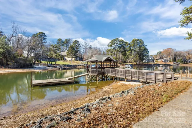 $285,000 | 20119 Henderson Road, Unit M, Cornelius, NC 28031