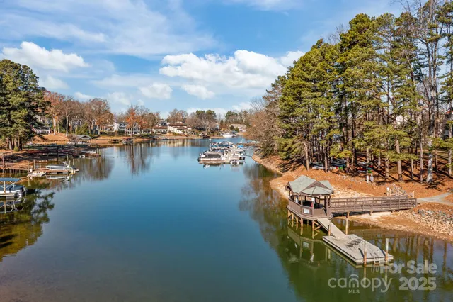 $285,000 | 20119 Henderson Road, Unit M, Cornelius, NC 28031