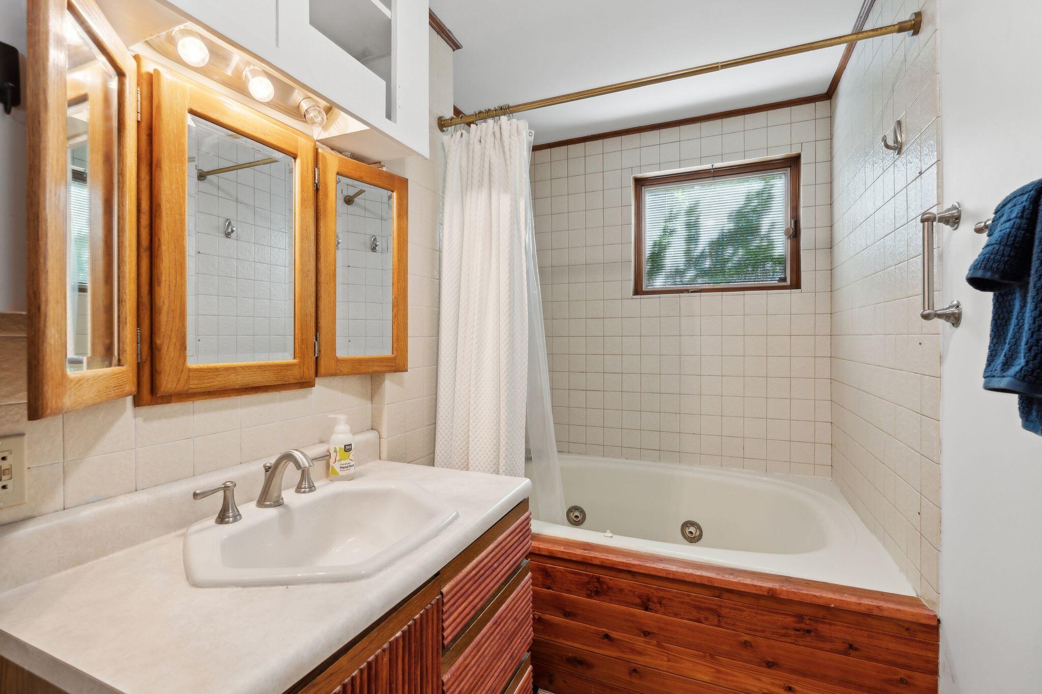 23-25 Deerfield Road Portland, ME 04101 - Photo 22 of 70 Unit 2 Bathroom