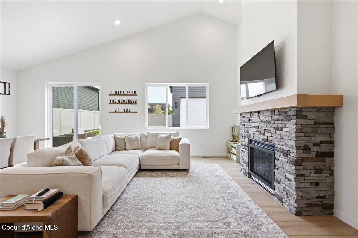 6696 West Portrush Drive Rathdrum, ID 83858 - Photo 10 of 50 Living Room