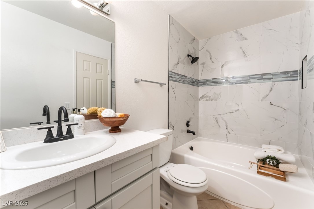 3151 North Soaring Gulls Drive, Unit 1188 Las Vegas, NV 89128 - Photo 18 of 43 Full bathroom with washtub / shower combination and vanity